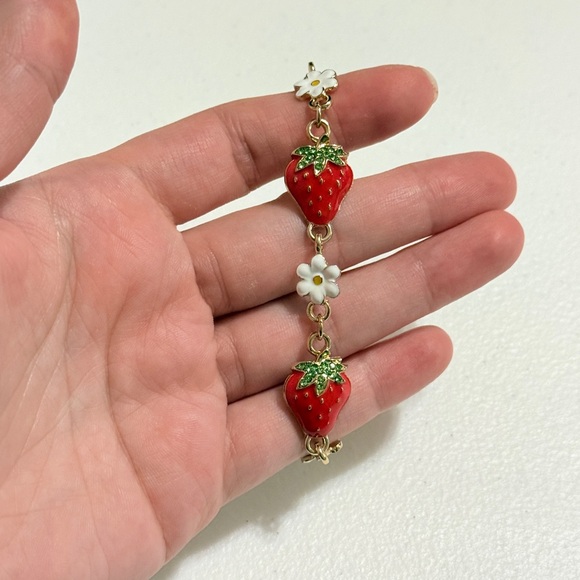 ⚜️ Strawberry Bracelet with Gold and White Details 🍓🌼 - Picture 3 of 8